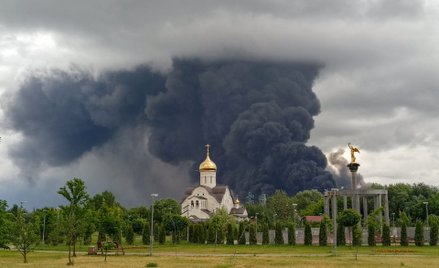 Czarny słup dymu nad Moskwą po ataku Ukraińców na moskiewską rafinerię