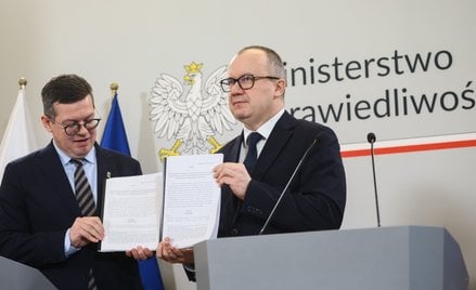 Minister sprawiedliwości, prokurator generalny Adam Bodnar (P) i przewodniczący Komisji Kodyfikacyjn