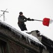 Odśnieżanie dachu obowiązkiem pracodawcy