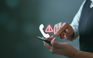 Feralny telefon w złości. 48-latek aresztowany za fałszywy alarm bombowy