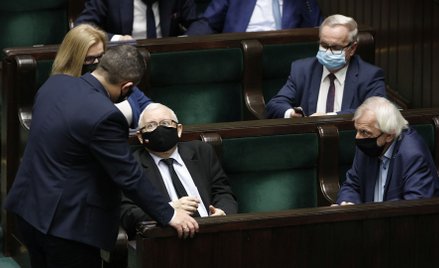 Sondaż: Prawo i Sprawiedliwość daleko od większości w Sejmie