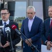 Od lewej minister energii Miłosz Motyka, prezes PSE Grzegorz Onichimowski, pełnomocnik rządu ds. str