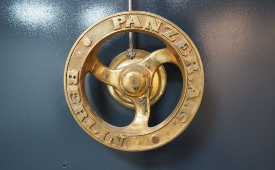 Za tymi dźwiami zdeponowane zostaną pamiątki historyczne