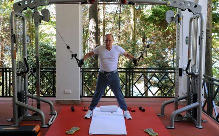 Prezydent Rosji Władimir Putin ćwiczy na siłowni w swojej rezydencji w Soczi.