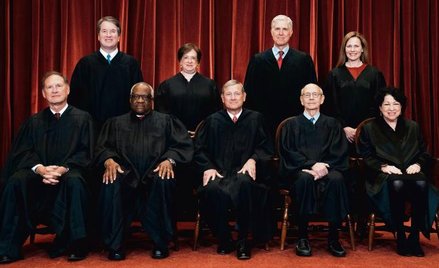 Ujawniona przez Politico opinia sędziego Samuela Alito (siedzi pierwszy z lewej) to zapowiedź zaostr