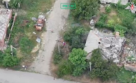 Kadr z nagrania rosyjskiego Ministerstwa Obrony, na którym widać rosyjską flagę w Konstantynówce