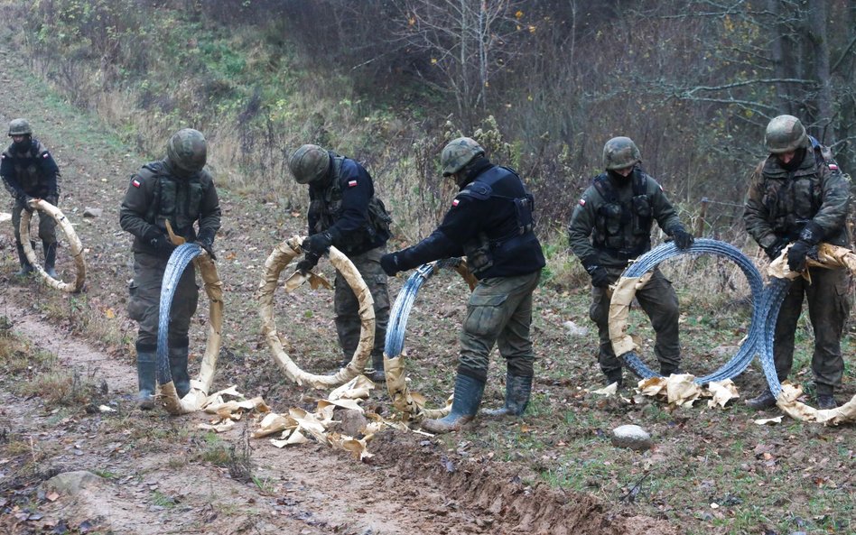 Budowa na granicy z obwodem kaliningradzkim w okolicach miejscowości Lenkupie