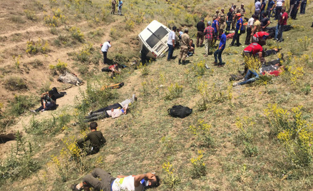 Przewrócił się bus z migrantami. Nie żyje 17 osób