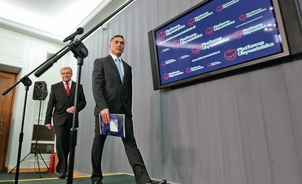 Sebastian Karpiniuk jest karnym wykonawcą partyjnych poleceń. Na zdjęciu z szefem Klubu PO Zbigniewe