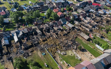 W Nowej Białej ogień uszkodził 25 domów, w których mieszkało 27 rodzin, w sumie ponad 100 osób, a ta