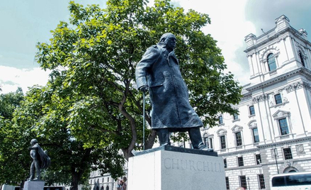Pomnik Winstona Churchilla na Parliament Square