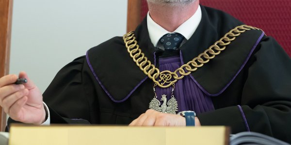 Do odrzucenia zażalenia wystarczy jeden sędzia. Uchwała SN