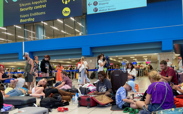 Przez lotnisko w Rodos przewinęło się w krótkim czasie 70 tysięcy ludzi. Niektórzy dopiero przylecie