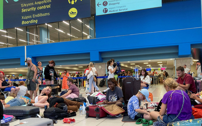 Przez lotnisko w Rodos przewinęło się w krótkim czasie 70 tysięcy ludzi. Niektórzy dopiero przylecie