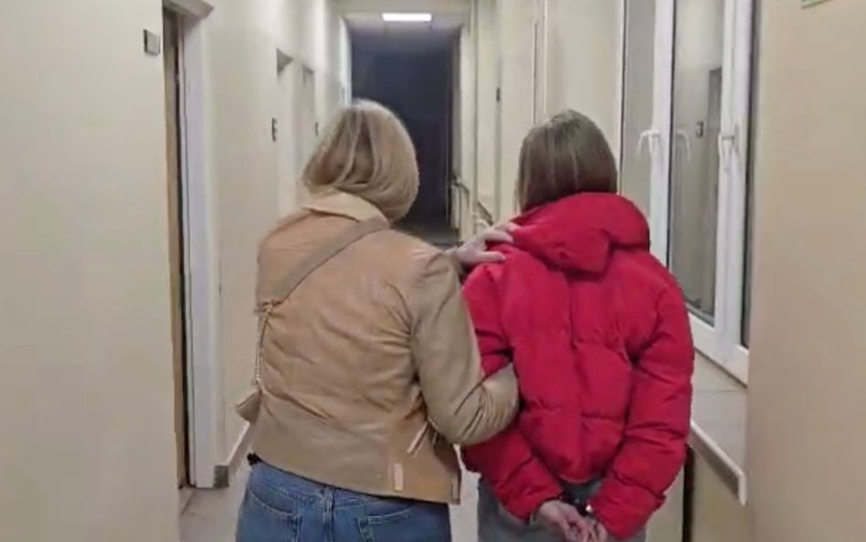 Aby zwiększyć swoje szanse na otrzymanie pożyczki w dużej wysokości, kobieta postanowiła nagiąć rzec