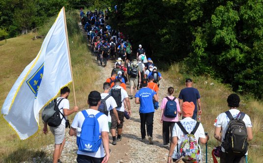 Pielgrzymi rekonstruują trasę, którą zdesperowani mieszkańcy Sarajewa przeszli, uciekając przed wojs