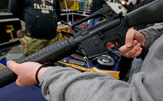 Pokaz broni na targach Rocky Mountain Gun Show