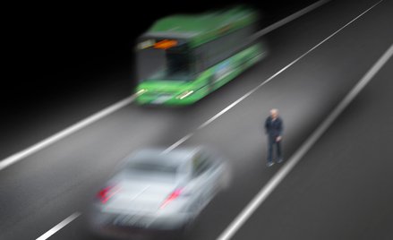 Za to wykroczenie po zmroku pieszy i kierowca dostanie mandat