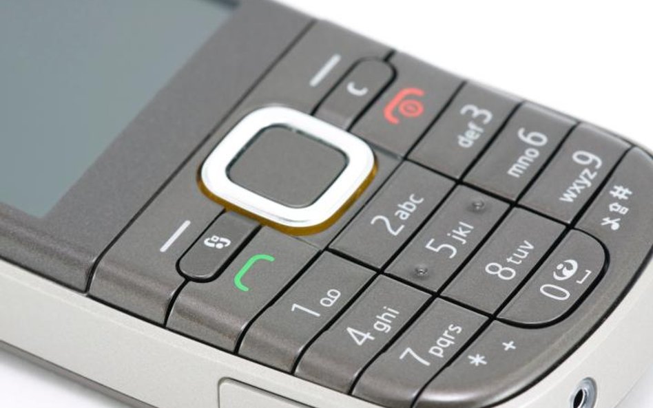 PIT: Nie ma podatku od służbowego telefonu z limitem rozmów