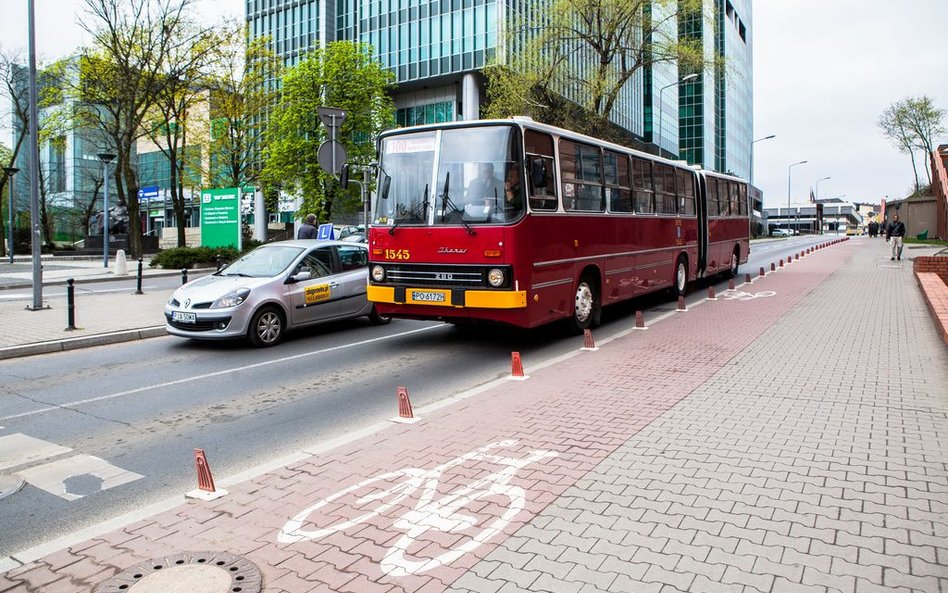 Radny PiS chce arcybiskupa na przystanku