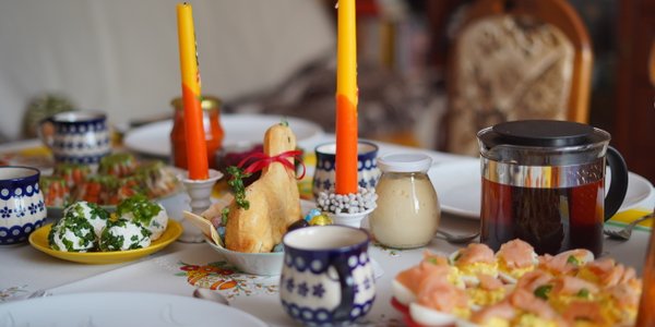 Polacy oszczędzają przed świętami. Sklepy odpowiadają promocjami