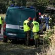 Służby w miejscu znalezienia rosyjskiego drona i szczątków pocisku w miejscowości Wyhalew