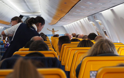 Pasażerowie chcą latać z pomocą smartfona i biometrii