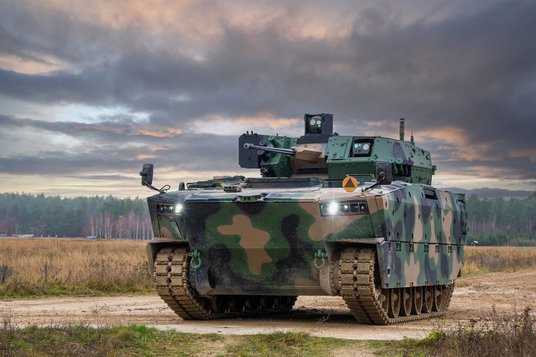 W polskich zakładach zbrojeniowych (HSW) trwa już produkcja seryjnych BWP Borsuk. Pierwsze takie woz