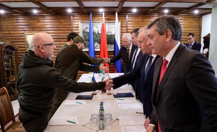 Ukraina w negocjacjach otwarta na przyszłość poza NATO