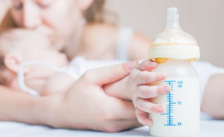 Setki rodziców skarżą się na mleko dla dzieci. „Chorują i cierpią”