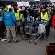 Uchodźcy z Ukrainy przy polsko-ukraińskim przejściu granicznym w Medyce