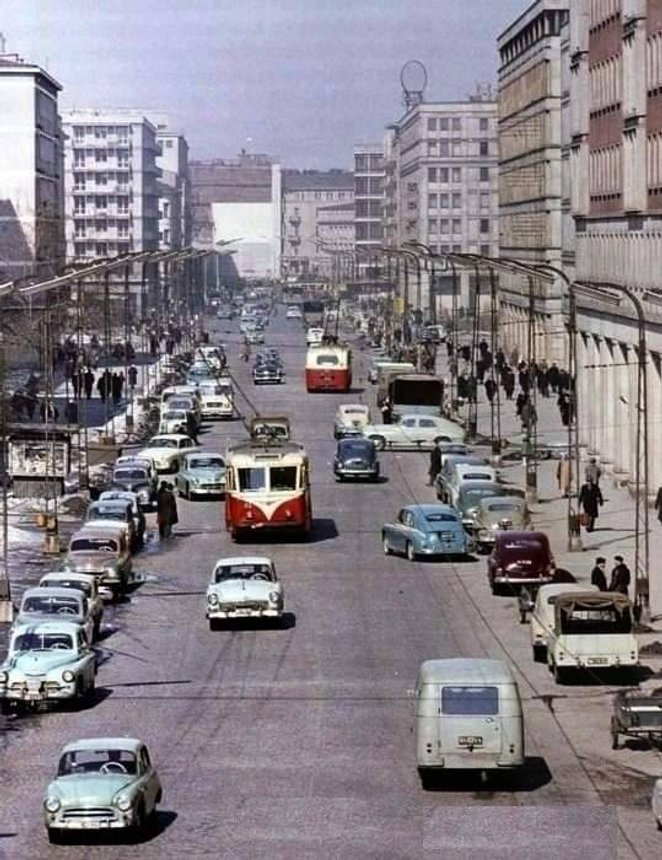 Druga faza kształtowania dzisiejszego wyglądu Kruczej przypadła na lata 1947–1960.