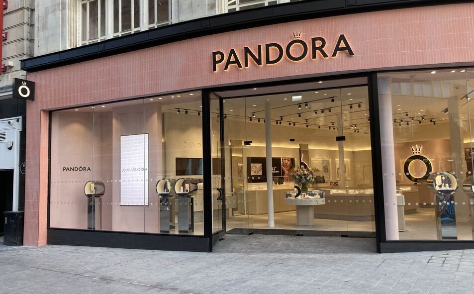 Zaskakująca decyzja Pandory. Przez wzrost cen zastąpi srebro… platyną
