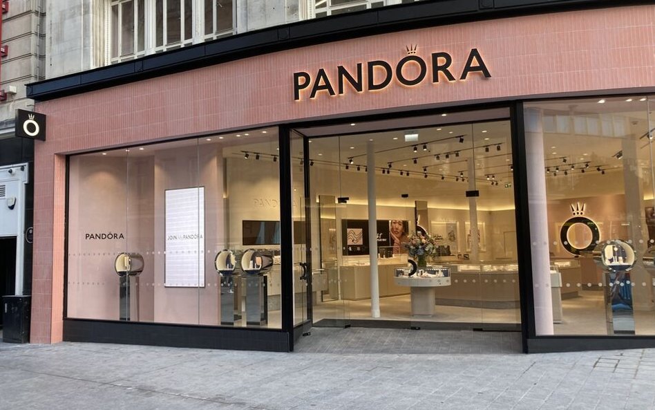 Zaskakująca decyzja Pandory. Przez wzrost cen zastąpi srebro… platyną