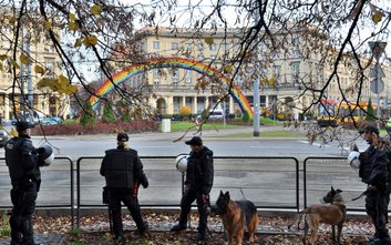 Policjanci ochraniający „Tęczę” 11 listopada 2014 roku
