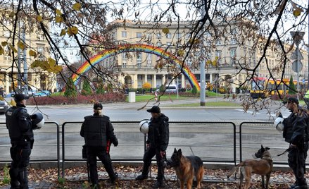 Policjanci ochraniający „Tęczę” 11 listopada 2014 roku