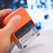 Niezbędnik przedsiębiorcy: ustawa deregulacyjna * aparat słuchowy i benefity dla samozatrudnionych w