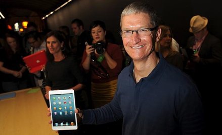 Tim Cook, szef Apple,a, prezentuje iPada mini