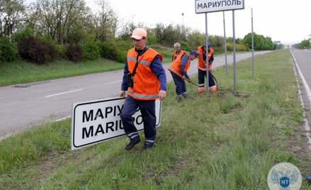 Malowanie wiaduktów, zamiatanie ulic. Rosja może zorganizować obchody Dnia Zwycięstwa w Mariupolu