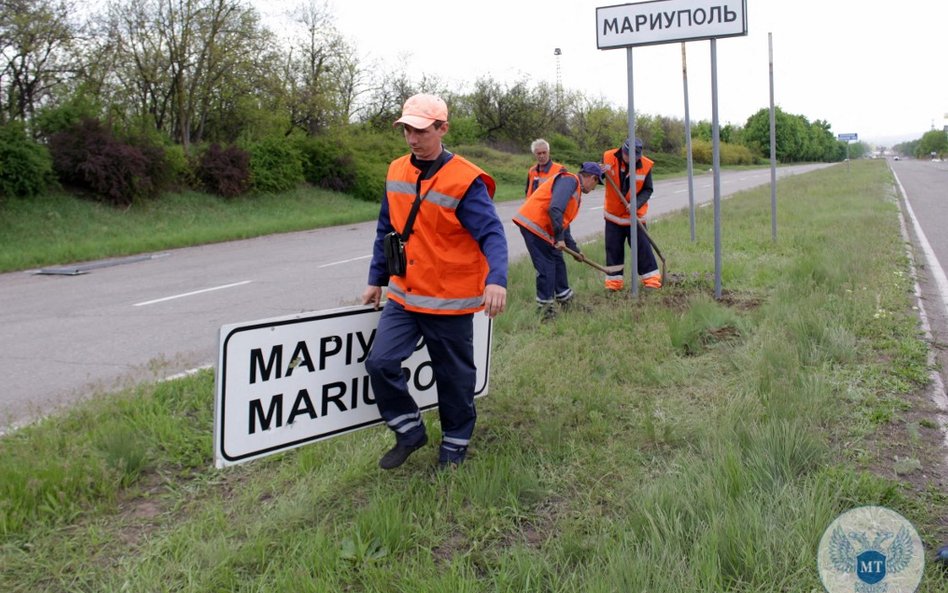 Malowanie wiaduktów, zamiatanie ulic. Rosja może zorganizować obchody Dnia Zwycięstwa w Mariupolu