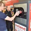 Brytyjska sieć płaci za recykling plastikowych butelek