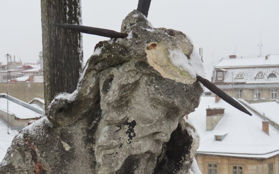 Głowa Chrystusa Frasobliwego we Lwowie przed konserwacją