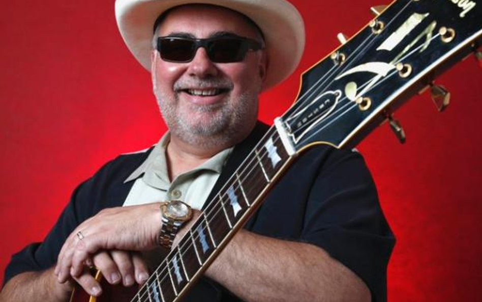 Duke Robillard, gitarzysta, wokalista i kompozytor uważany za spadkobiercę słynnego T-Bone Walkera. 