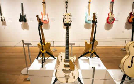 David Gilmour sprzedał wszystkie swoje cenne gitary