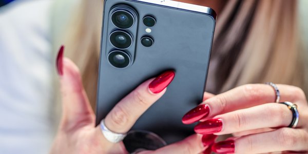 Operatorzy podnoszą ceny usług. Polacy płacą więcej za telefon i światłowód