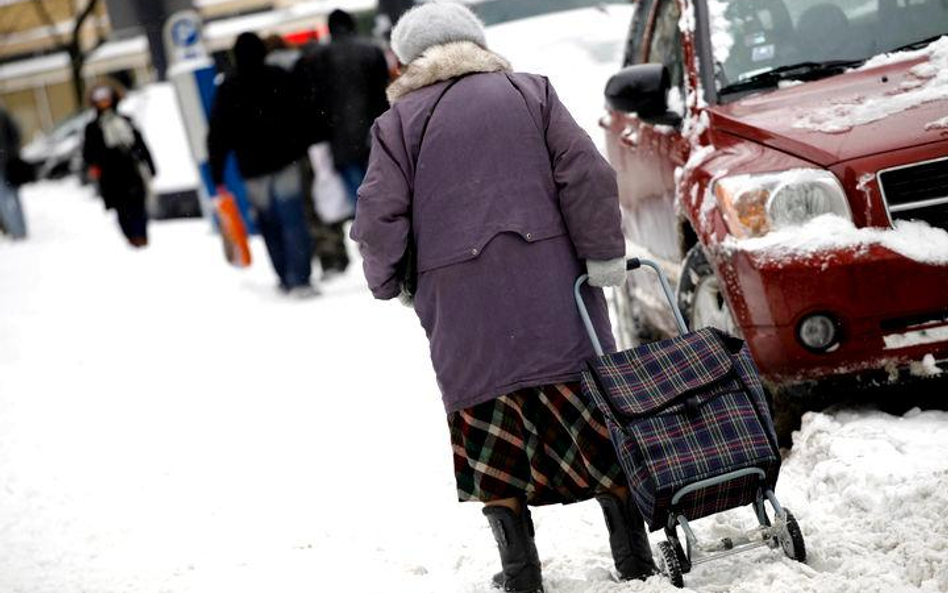 Początkowo ekstrawpłaty miałyby wynieść maksymalnie 2 proc. wynagrodzenia, a docelowo – od 2017 r