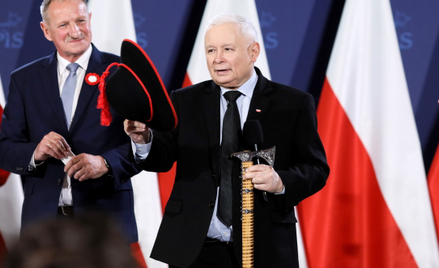 Jarosławowi Kaczyńskiemu nie chodzi o wiarę, Kościół i Jana Pawła II, ale o politykę i jego własną p