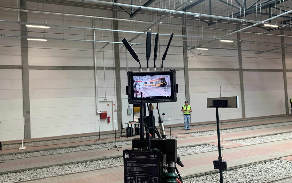 Sprzęt do monitorowania i przesyłania obrazu na żywo z trasy zawodów, zapewniający sędziom i publicz