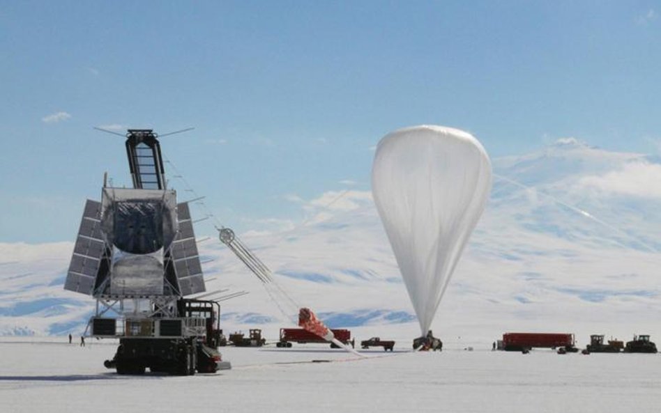 Podniesienie teleskopu przez balon to dość skomplikowana operacja, tak jak ta sfotografowana rok tem