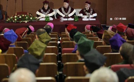 Zmiana pracy - kto płaci za rozpoczęte studia?